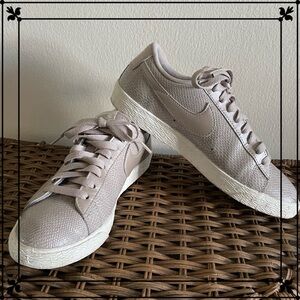 Vintage Circa 2000 Nike Crock Pattern low tops, size 8